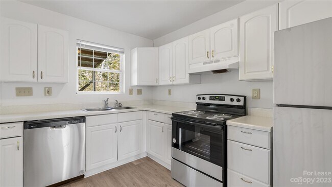 Building Photo - 3733 Oakwood Rd