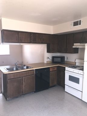 Building Photo - Great 2 Story 2 Bedroom 1.5 Bath Apartment