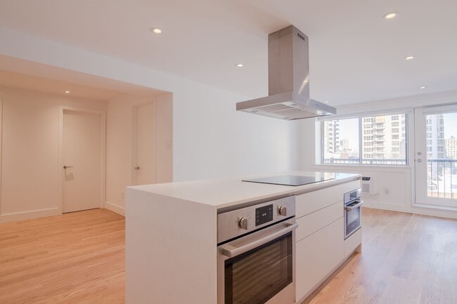 Building Photo - 3421 Rue Drummond