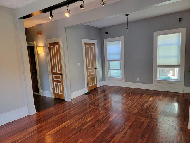 Building Photo - 496 W Ferry St