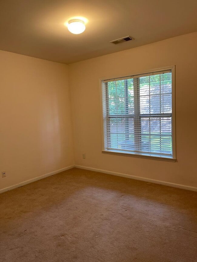 Building Photo - 2018 Merrimont Way