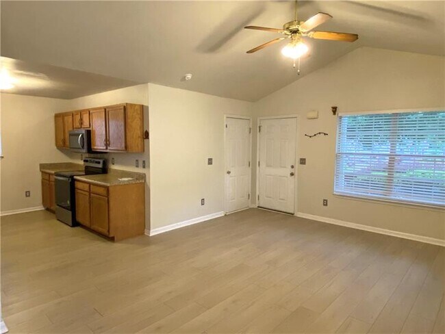 Foto del edificio - 245 Woodland Way