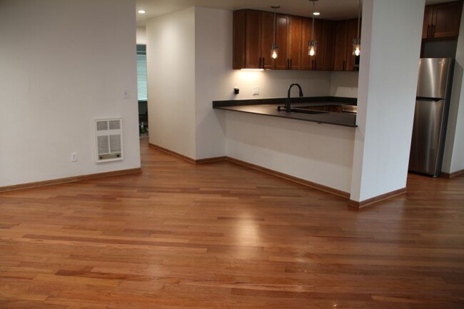 Foto del edificio - 35 Lower Woodbridge Rd