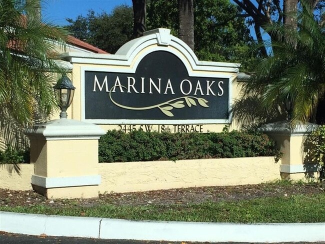 Foto del edificio - 2445 SW 18th Terrace