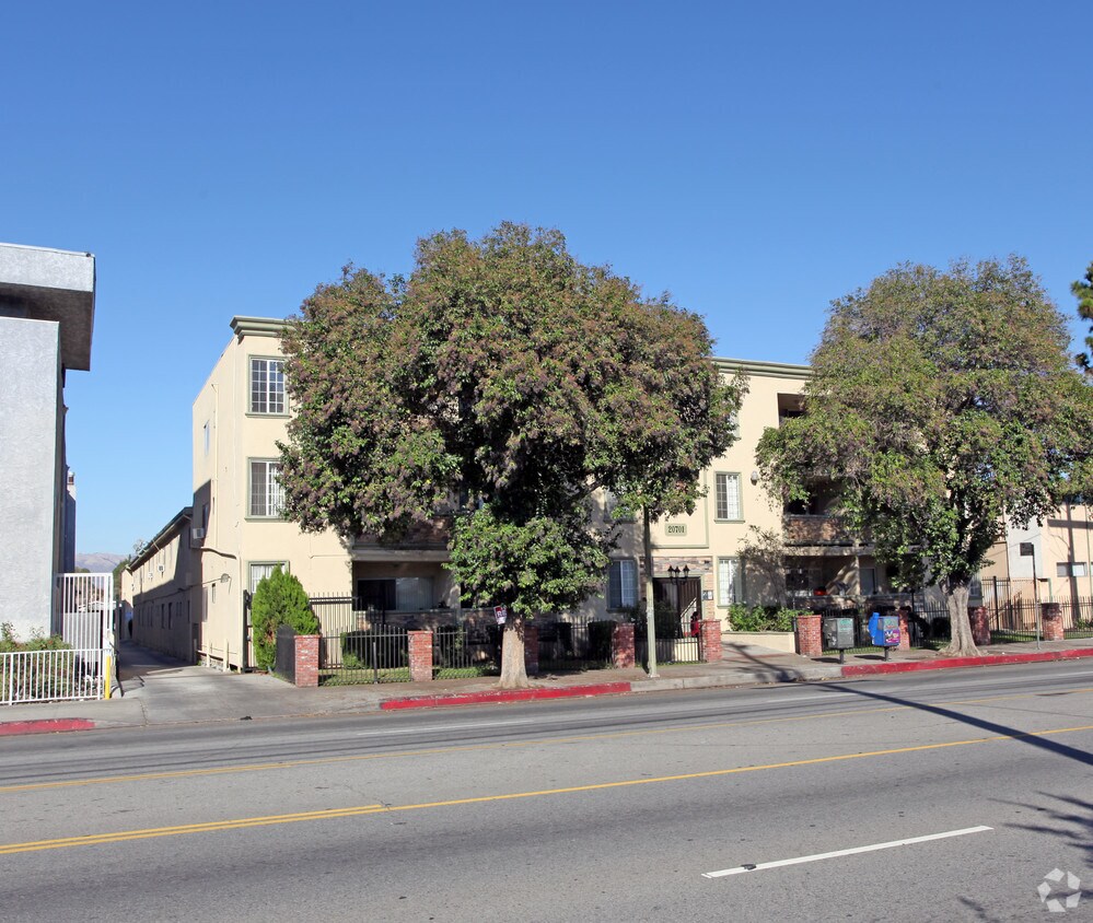 Primary Photo - Henry Weiss Apartments