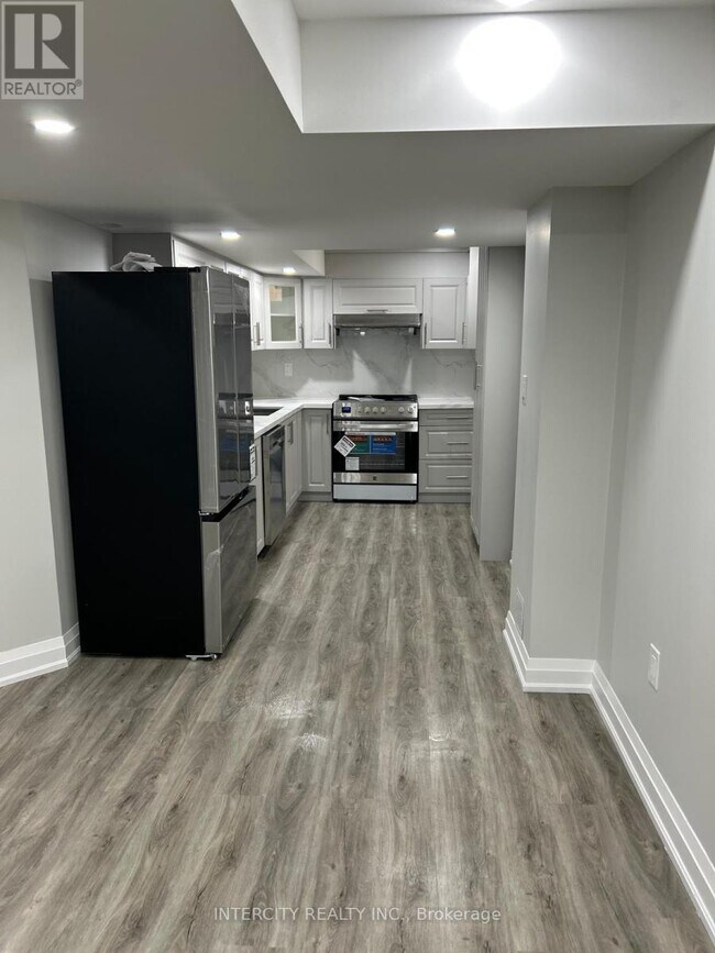 Building Photo - 299 Fleetwood Dr