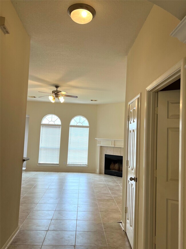 Foto del edificio - 442 Pinewood Ridge Dr