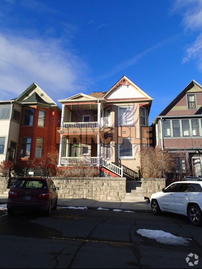 Building Photo - 807 W Galena St