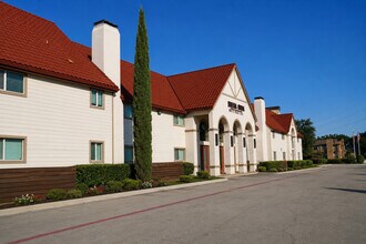 Building Photo - Buena Onda at White Rock