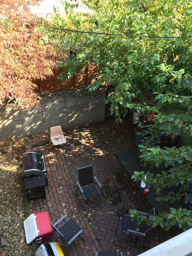 Building Photo - 123 S 16th St