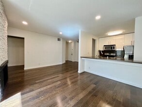 Building Photo - 141 S Clark Dr