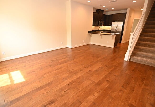 Building Photo - 6543 Tralee Village Dr