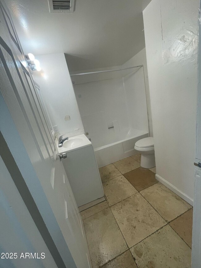 Building Photo - 2698 N 43rd Ave