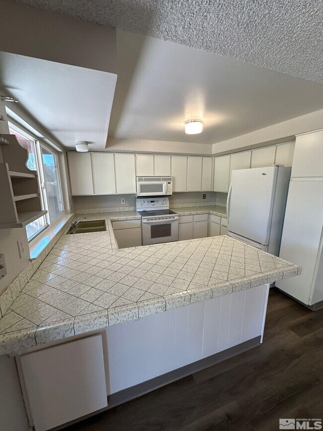 Building Photo - 462 Steffanie Wy