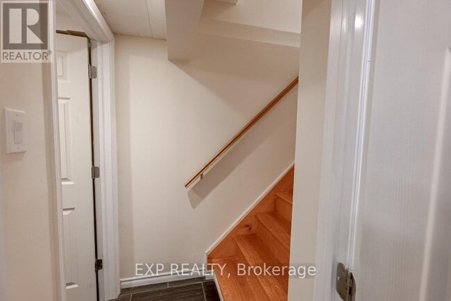 Building Photo - 196 Old Colony Rd