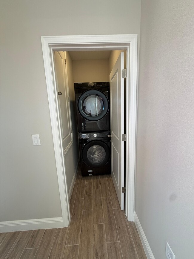 Building Photo - 10259 Pearson Ave