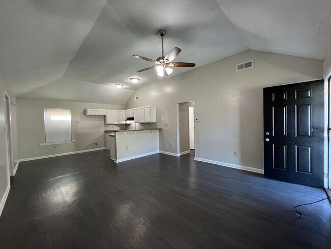 Building Photo - 3579 Russelwood Dr