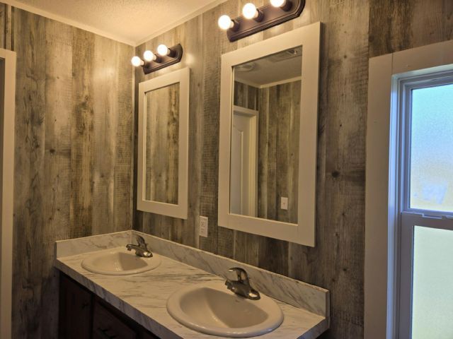 Foto del edificio - 66 Stebbins Dr