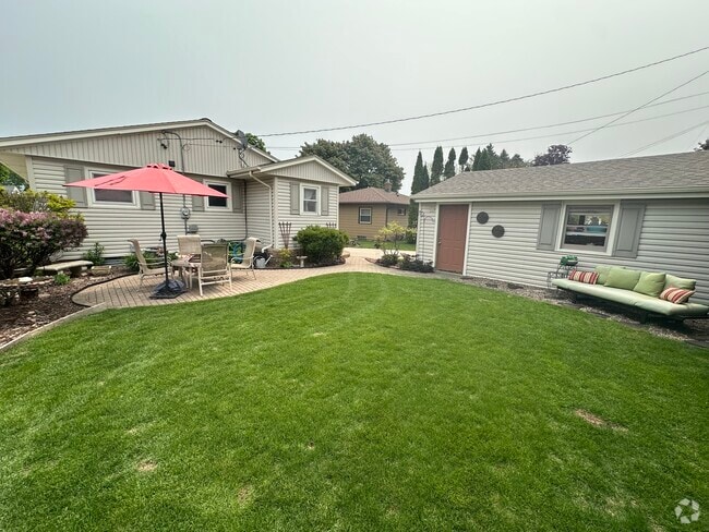 Building Photo - 2828 S 11th Pl