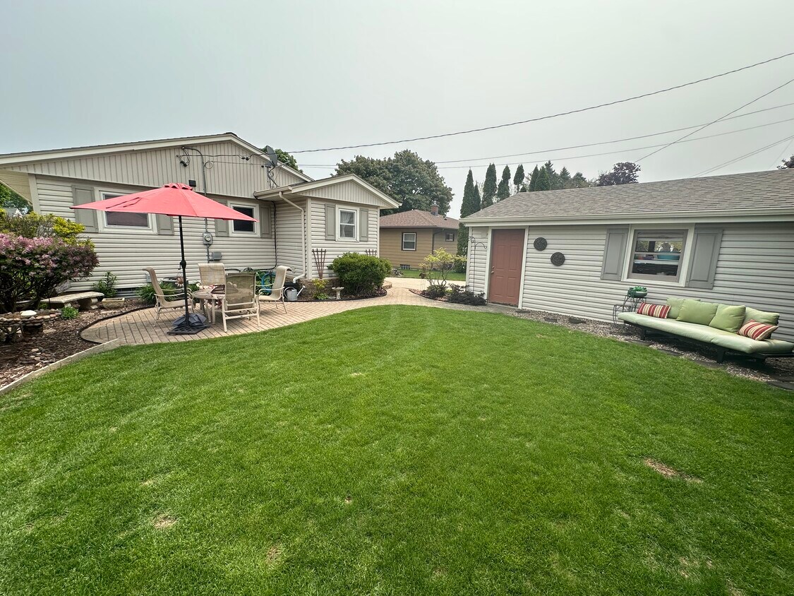 Cozy oasis backyard - 2828 S 11th Pl