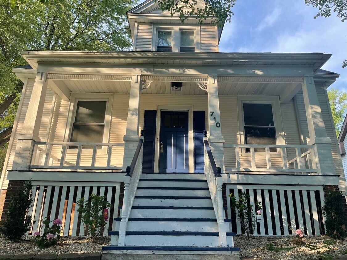 Primary Photo - 710 Park Ave