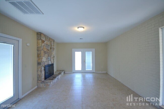Foto del edificio - 1010 Rochelle Ln
