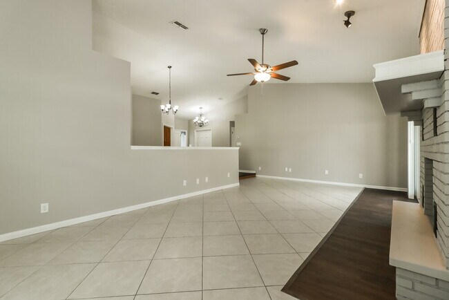Building Photo - 8807 Wellesly Ct