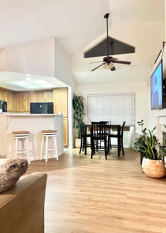 Foto del edificio - 207 Compass Point Ct