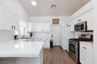 Building Photo - 8616 Crest Hill