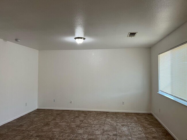 Building Photo - 920 Mehlert St