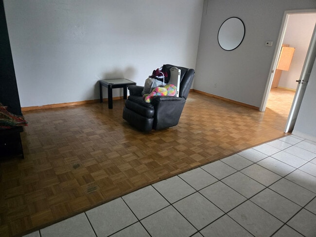 Building Photo - 1325 Drew St