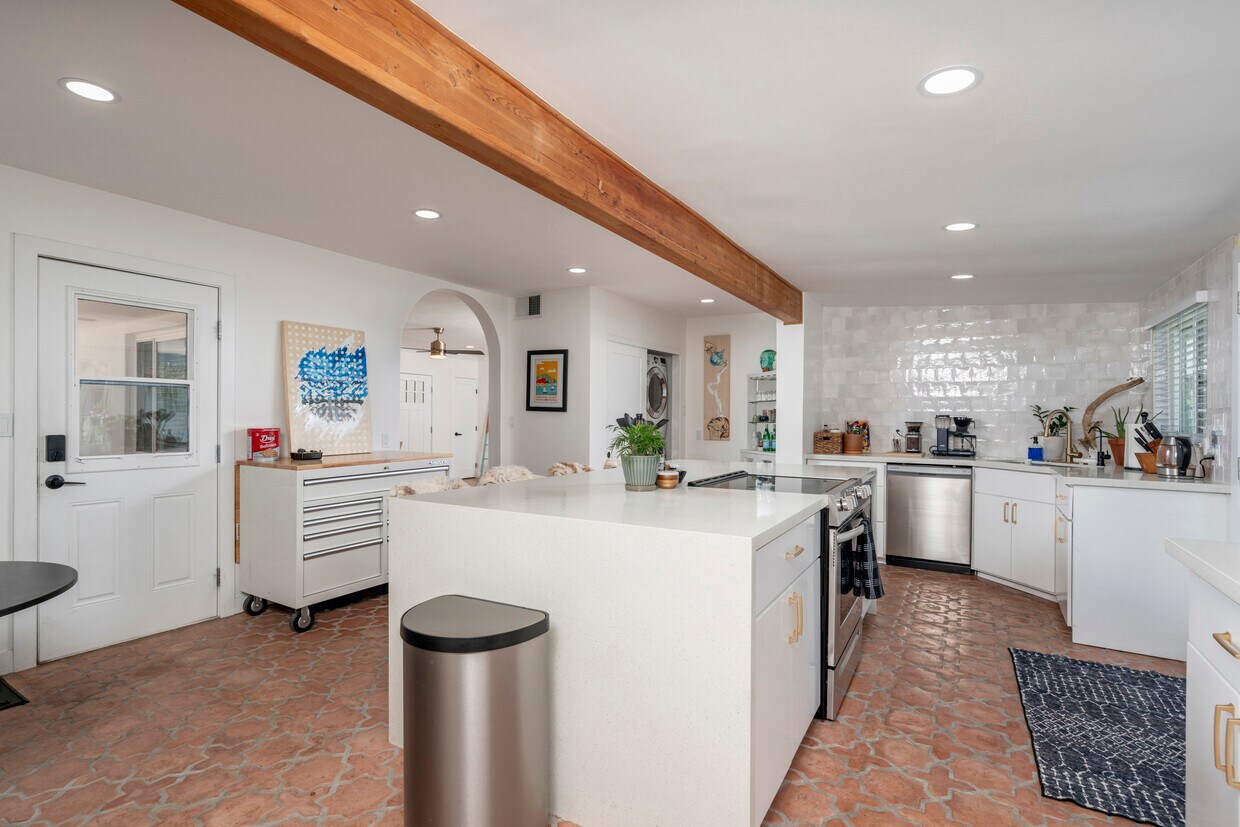 Foto principal - 1808 E Pinchot Ave