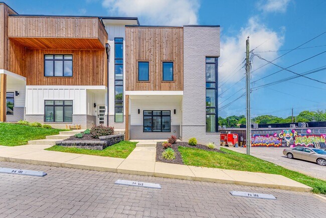 Foto del edificio - 904 Phillips Ave