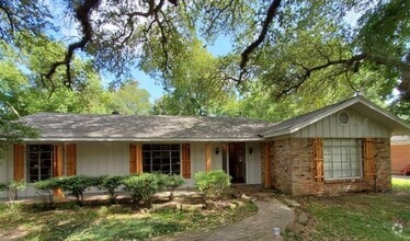 Building Photo - 304 Forrest St