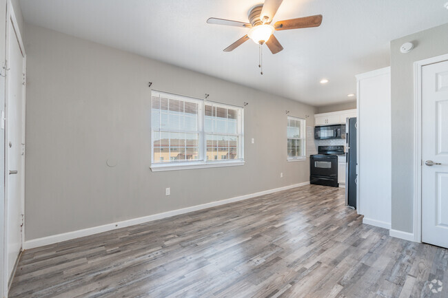 2BA, 1.5BA - 725SF - Living Room - Lincoln Heights