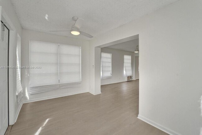 Foto del edificio - 2443 Dewey St