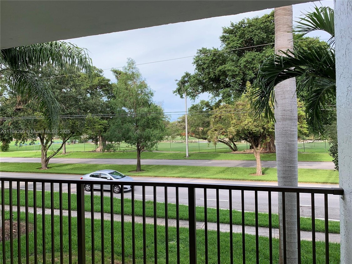 Foto principal - 530 S Park Rd