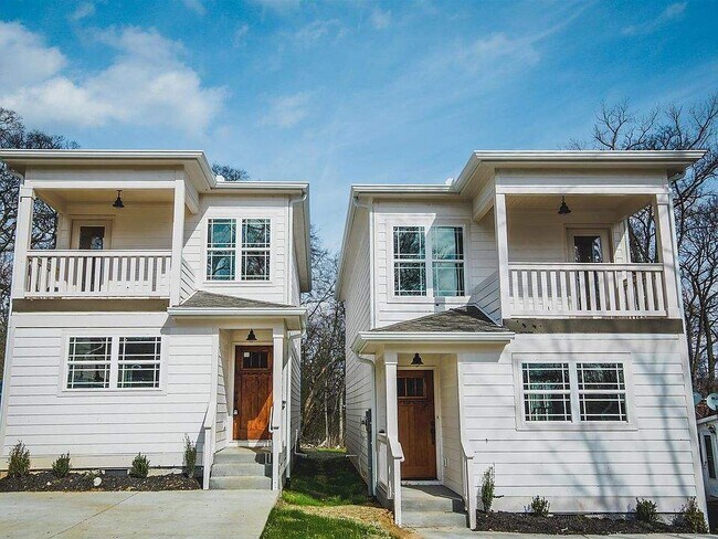 Building Photo - 4409B Providence Heights
