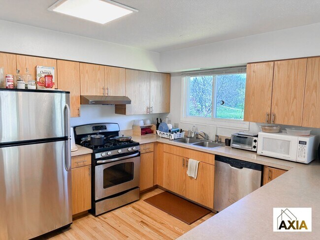 Foto del edificio - Spacious Home Right on the Park!