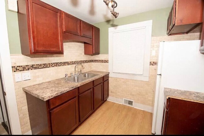 Foto del edificio - 337 St Lawrence Ave