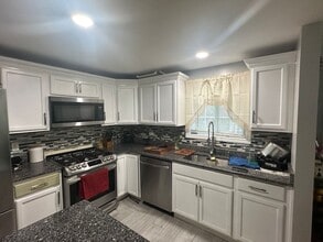 Building Photo - 185B Park St