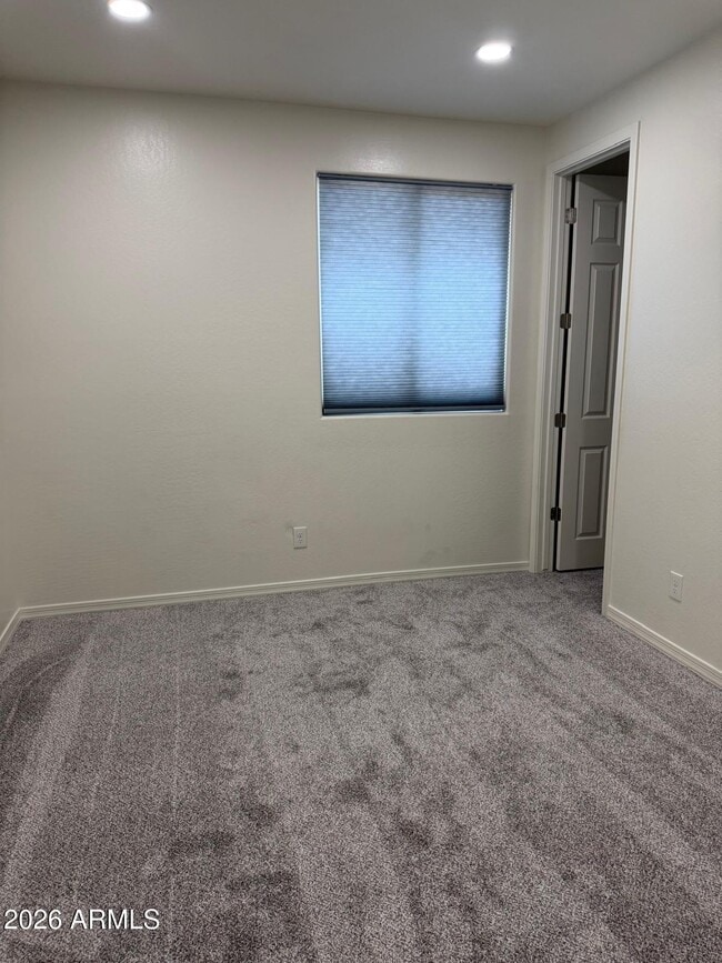 Building Photo - 2043 E Lantana Dr