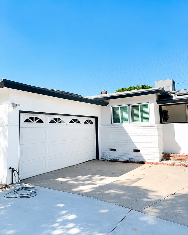 Building Photo - 9362 Nagle Ave