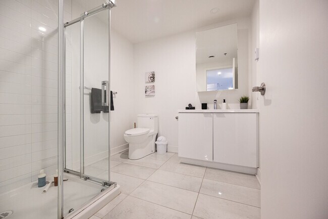 Building Photo - 1475 Rue St-Hubert