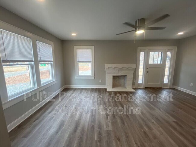 Foto del edificio - 3355 E Ridge Rd