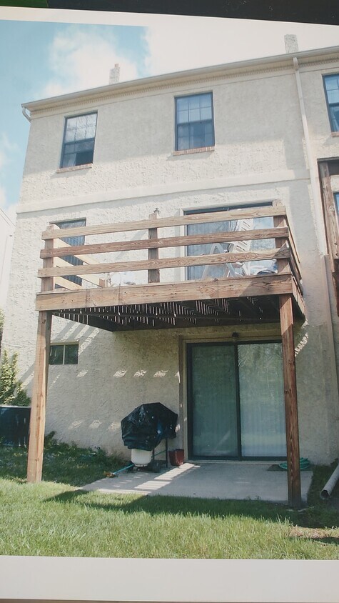 Building Photo - 2028 Yorktown S