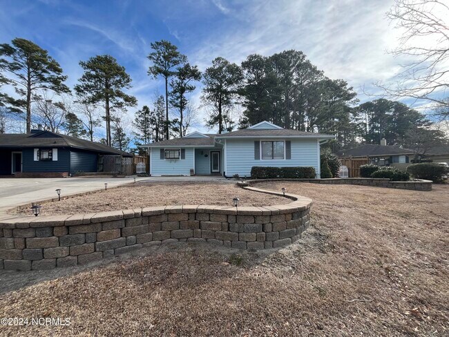 Building Photo - 607 Independence Dr