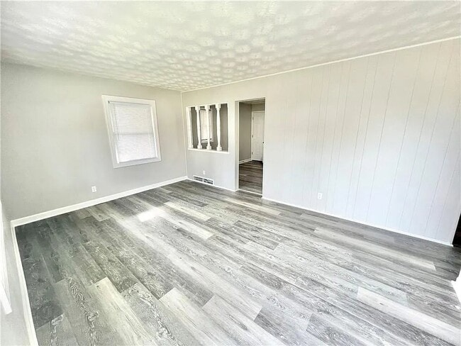 Building Photo - 753 Cosler Dr