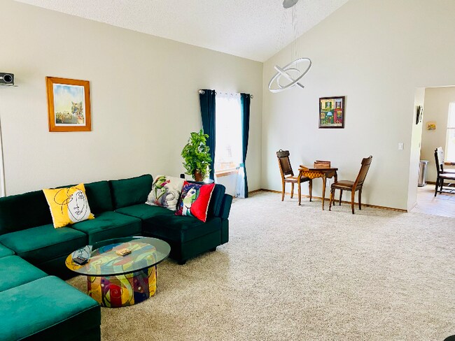 Foto del edificio - 2130 Silkwood Dr