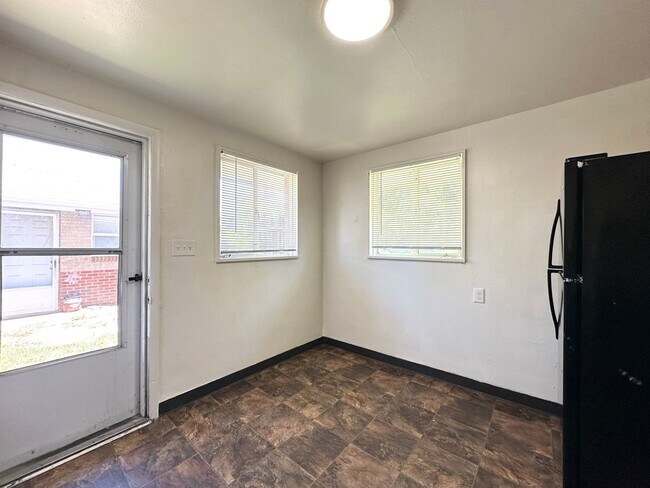 Foto del edificio - Charming 3-bed, 1-bath Duplex in Denver's ...